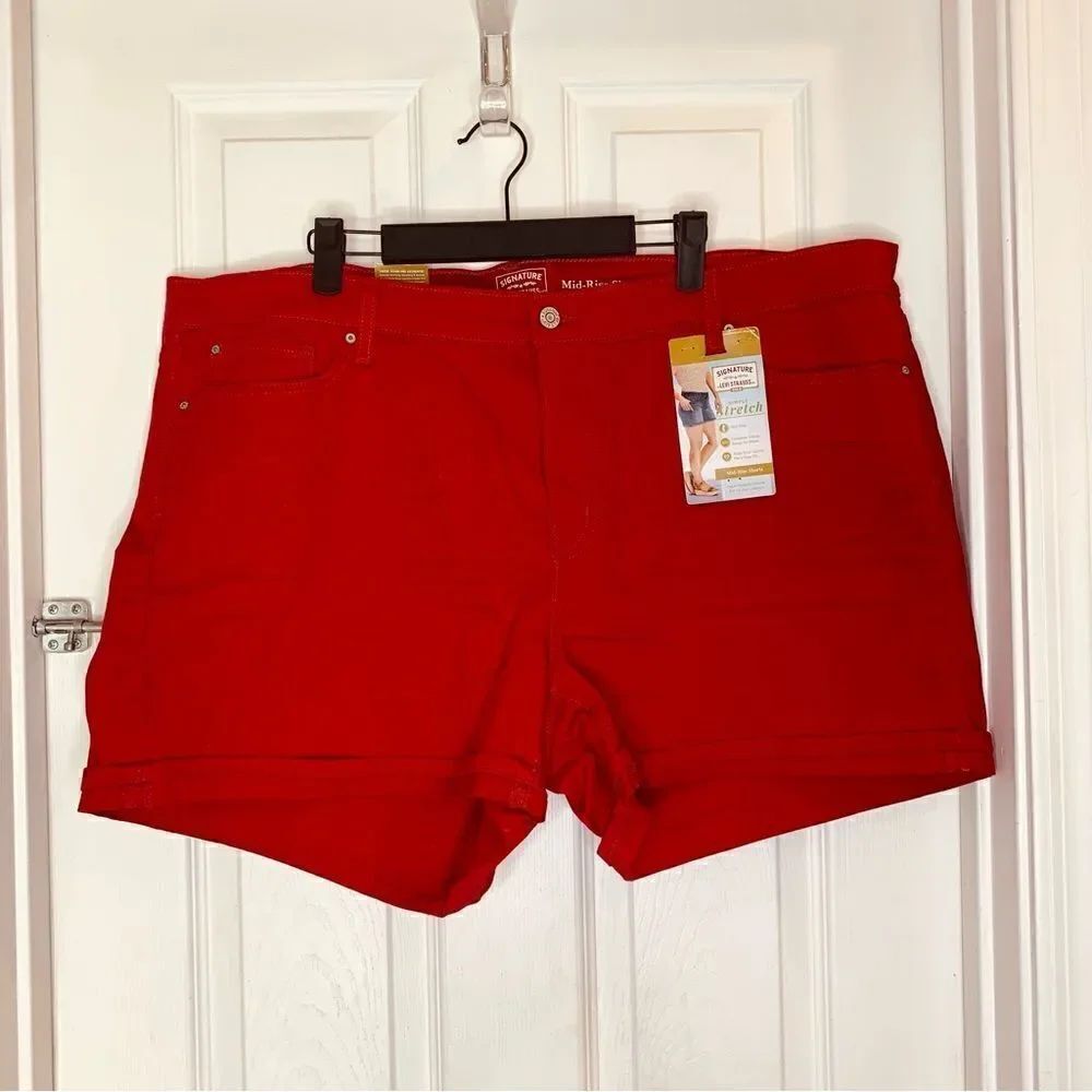 Signature by Levi Strauss Mid Rise Stretch Shorts Red Size 24